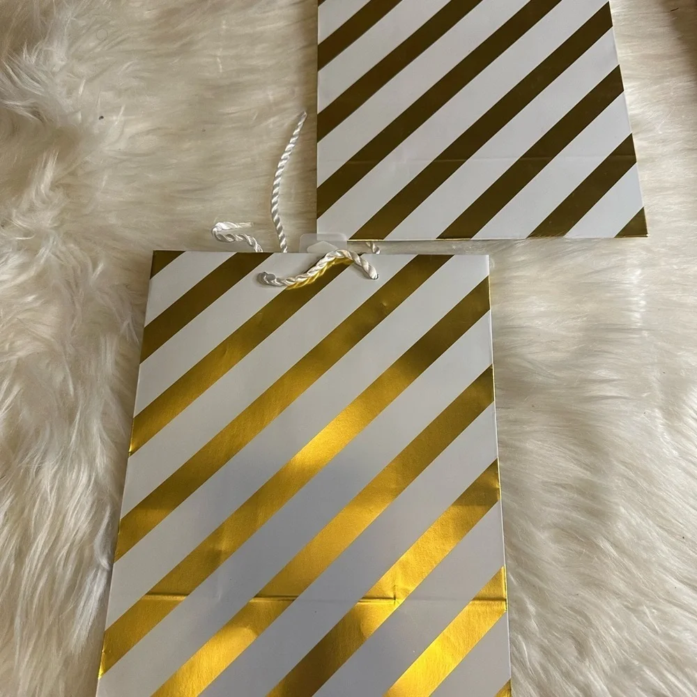 🩵5/$8 Gold and White Striped Gift Bags